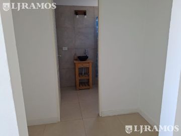 Casa VENTA CON RENTA en San Sebastián A1 FONDO A PULMON VERDE no crédito MB