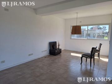 Casa VENTA CON RENTA en San Sebastián A1 FONDO A PULMON VERDE no crédito MB