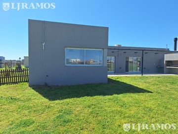 Casa VENTA CON RENTA en San Sebastián A1 FONDO A PULMON VERDE no crédito MB