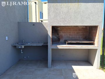 Casa VENTA CON RENTA en San Sebastián A1 FONDO A PULMON VERDE no crédito MB