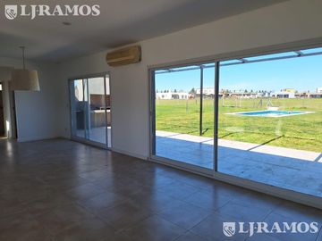 Casa VENTA CON RENTA en San Sebastián A1 FONDO A PULMON VERDE no crédito MB