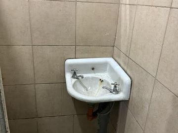 ALQUILER Local Comercial Balvanera - Una planta - Toilette - Diversos Destinos