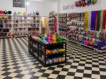 ALQUILER Local Comercial Balvanera - Una planta - Toilette - Diversos Destinos
