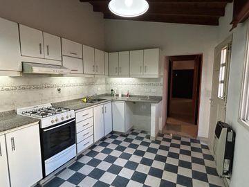 Venta, Casa, 5 Ambientes, Triple cochera, Balcón Terraza, Patio, Parrilla, Ituzaingó
