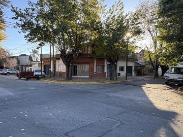 Venta, Casa, 5 Ambientes, Triple cochera, Balcón Terraza, Patio, Parrilla, Ituzaingó