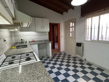 Venta, Casa, 5 Ambientes, Triple cochera, Balcón Terraza, Patio, Parrilla, Ituzaingó