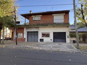 Venta, Casa, 5 Ambientes, Triple cochera, Balcón Terraza, Patio, Parrilla, Ituzaingó
