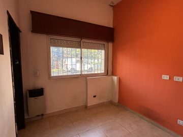 Venta, Casa, 5 Ambientes, Triple cochera, Balcón Terraza, Patio, Parrilla, Ituzaingó