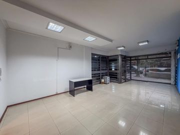 ALQUILER - LOCAL COMERCIAL - BARRACAS 200 m2