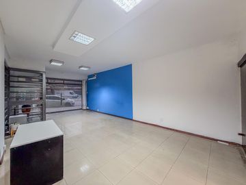 ALQUILER - LOCAL COMERCIAL - BARRACAS 200 m2