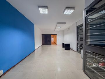 ALQUILER - LOCAL COMERCIAL - BARRACAS 200 m2