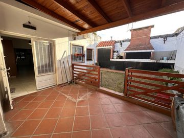 Venta Casa 3 dormitorios y Local Esquina - Barrio General Bustos, Córdoba