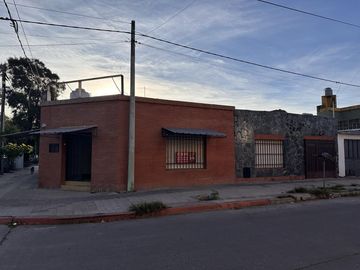 Venta Casa 3 dormitorios y Local Esquina - Barrio General Bustos, Córdoba