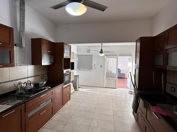 Venta Casa 3 dormitorios y Local Esquina - Barrio General Bustos, Córdoba
