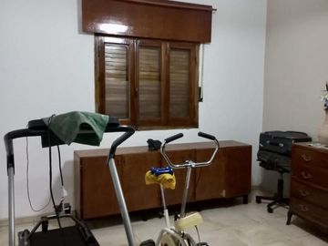 Venta Casa 3 dormitorios y Local Esquina - Barrio General Bustos, Córdoba