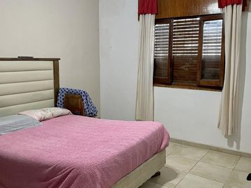Venta Casa 3 dormitorios y Local Esquina - Barrio General Bustos, Córdoba