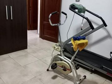 Venta Casa 3 dormitorios y Local Esquina - Barrio General Bustos, Córdoba