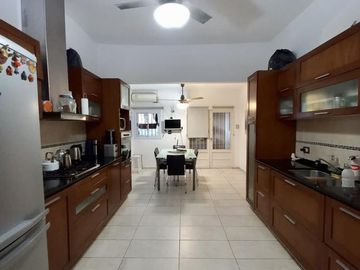 Venta Casa 3 dormitorios y Local Esquina - Barrio General Bustos, Córdoba