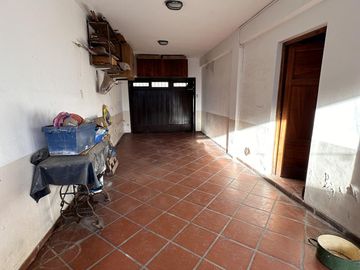 Venta Casa 3 dormitorios y Local Esquina - Barrio General Bustos, Córdoba