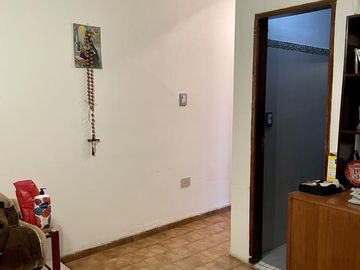Venta Casa 3 dormitorios y Local Esquina - Barrio General Bustos, Córdoba