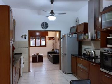 Venta Casa 3 dormitorios y Local Esquina - Barrio General Bustos, Córdoba