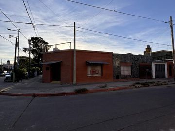 Venta Casa 3 dormitorios y Local Esquina - Barrio General Bustos, Córdoba