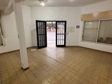 Venta Casa 3 dormitorios y Local Esquina - Barrio General Bustos, Córdoba
