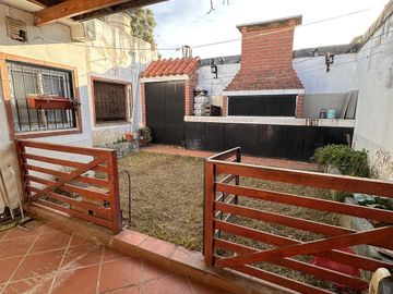 Venta Casa 3 dormitorios y Local Esquina - Barrio General Bustos, Córdoba