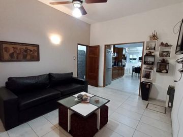 Venta Casa 3 dormitorios y Local Esquina - Barrio General Bustos, Córdoba