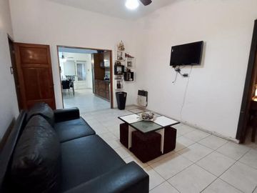 Venta Casa 3 dormitorios y Local Esquina - Barrio General Bustos, Córdoba