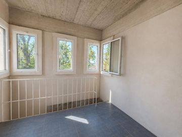 Casa de 3 dormitorios con terreno y vista franca al Rio sobre Av. Puccio