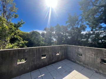 Casa de 3 dormitorios con terreno y vista franca al Rio sobre Av. Puccio