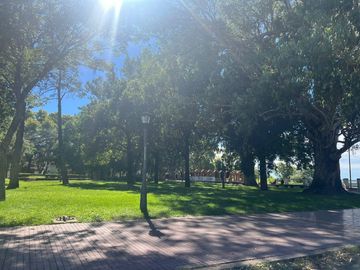 Casa de 3 dormitorios con terreno y vista franca al Rio sobre Av. Puccio