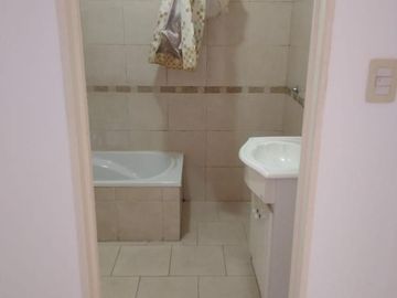 Departamento dos ambientes en alquiler en Wilde Centro