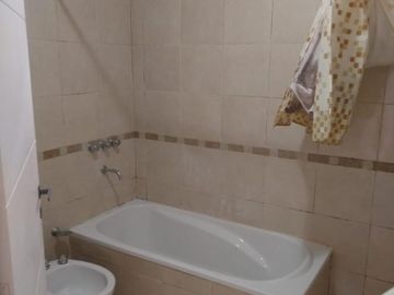 Departamento dos ambientes en alquiler en Wilde Centro