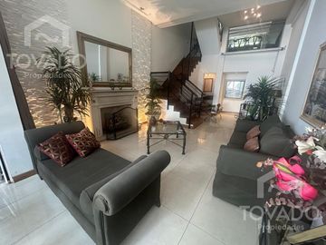 Casa 4 Ambientes con Cochera, jardín y terraza propia en Palermo!