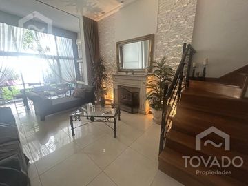Casa 4 Ambientes con Cochera, jardín y terraza propia en Palermo!