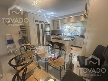Casa 4 Ambientes con Cochera, jardín y terraza propia en Palermo!