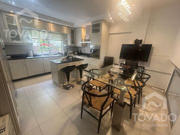 Casa 4 Ambientes con Cochera, jardín y terraza propia en Palermo!