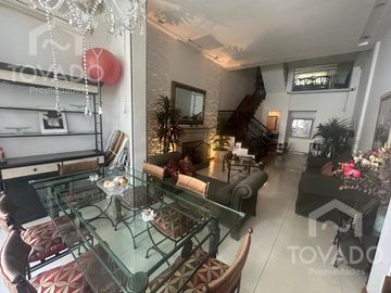 Casa 4 Ambientes con Cochera, jardín y terraza propia en Palermo!
