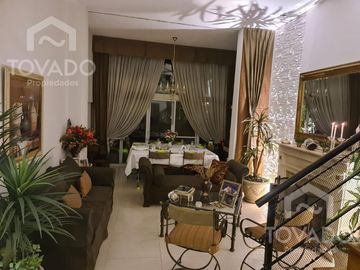 Casa 4 Ambientes con Cochera, jardín y terraza propia en Palermo!