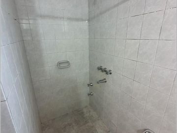 Casa en venta de 3 dormitorios a metros de Bv. Rondeau. Garaje y patio.