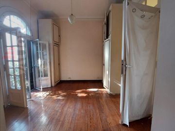 Espectacular casa de estilo, única por su estado!!! A mts. de Av. Triunvirato y de estación de Subte