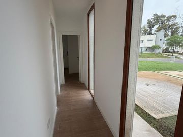 VENTA - Casa en Barrio Privado Santa Elena - Pilar del Este