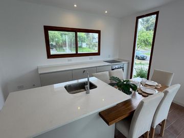 VENTA - Casa en Barrio Privado Santa Elena - Pilar del Este