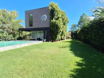 Casa de 5 ambientes en Alquiler en Barrio Cerrado La Montura