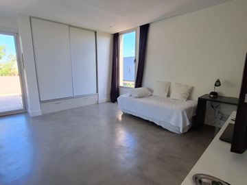 Casa de 5 ambientes en Alquiler en Barrio Cerrado La Montura