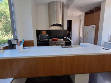Casa de 5 ambientes en Alquiler en Barrio Cerrado La Montura