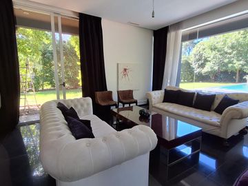 Casa de 5 ambientes en Alquiler en Barrio Cerrado La Montura