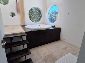 Casa de 5 ambientes en Alquiler en Barrio Cerrado La Montura